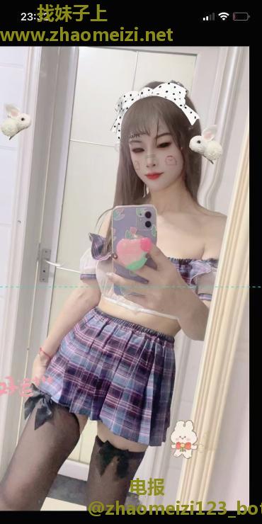 可亲苗条骚妇