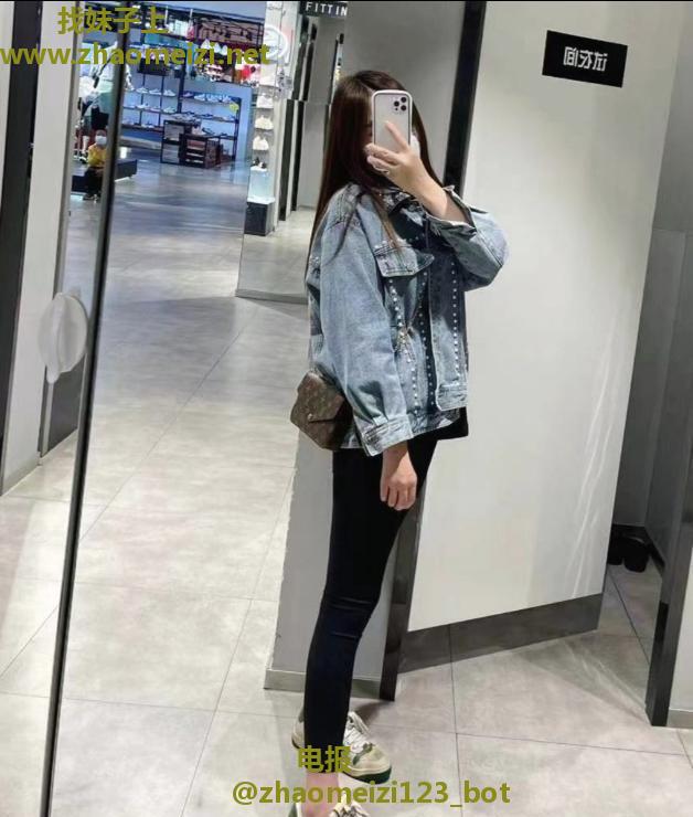 大长腿美少女