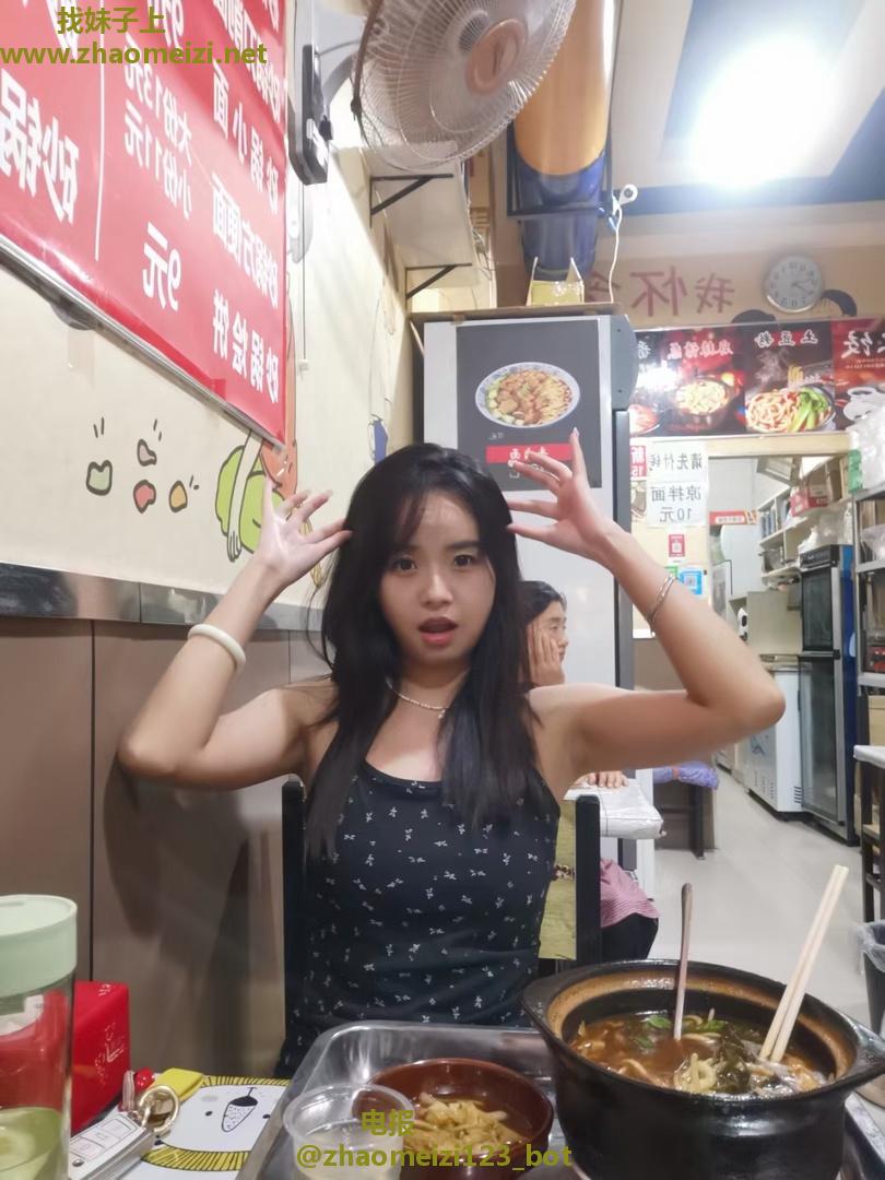 清新脱俗的兼职幼师