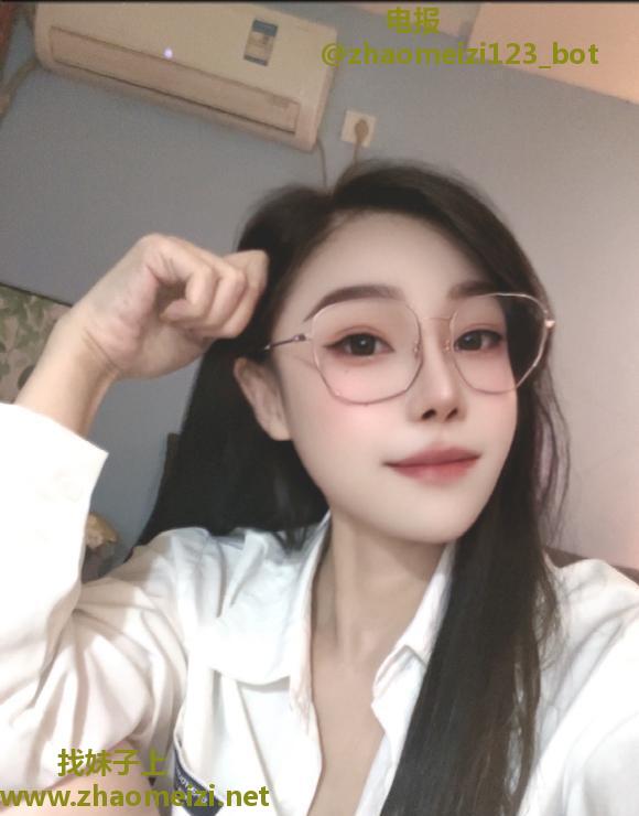 瑜伽老师七七