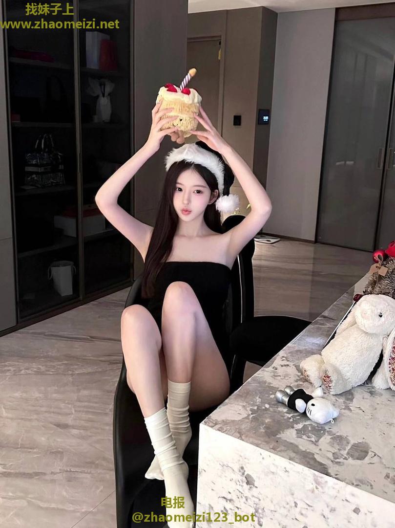 大胸清纯学妹短期兼职