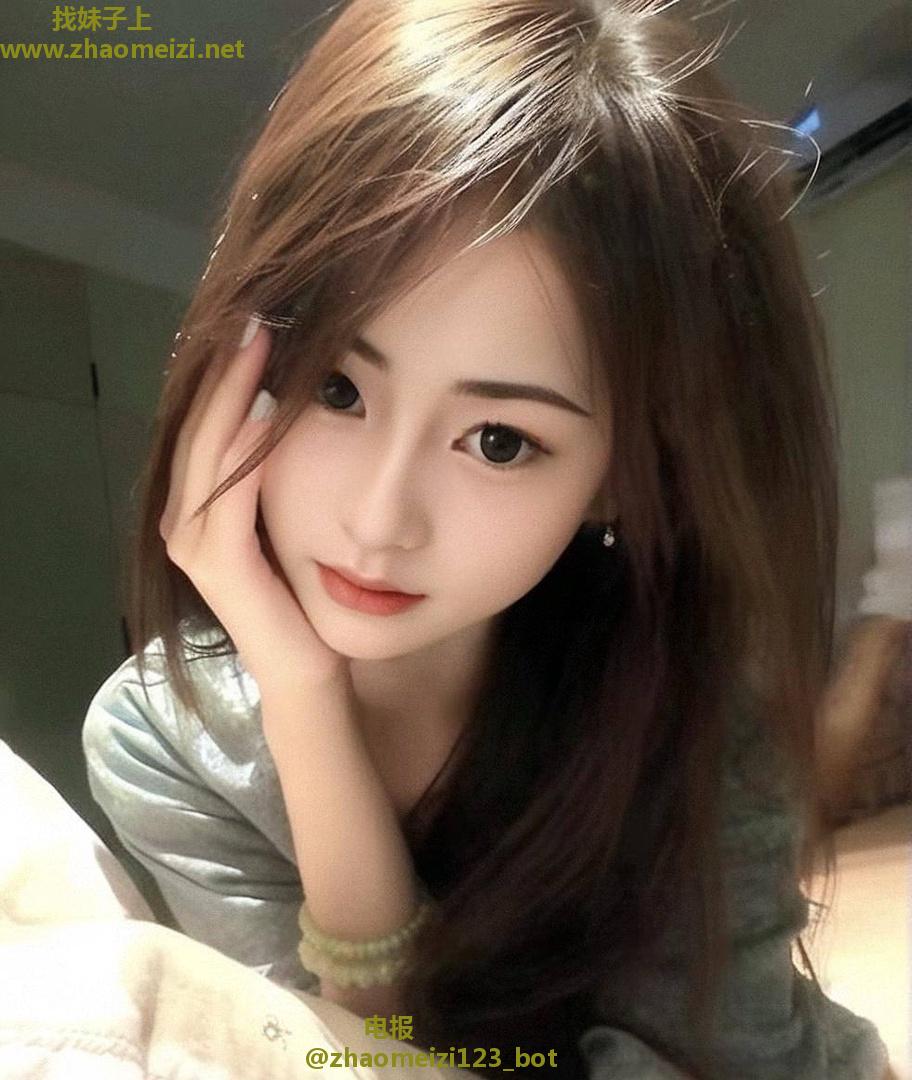 朝阳翘臀小嫩妹