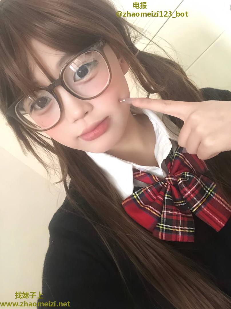 清纯白皙可爱粉嫩女高