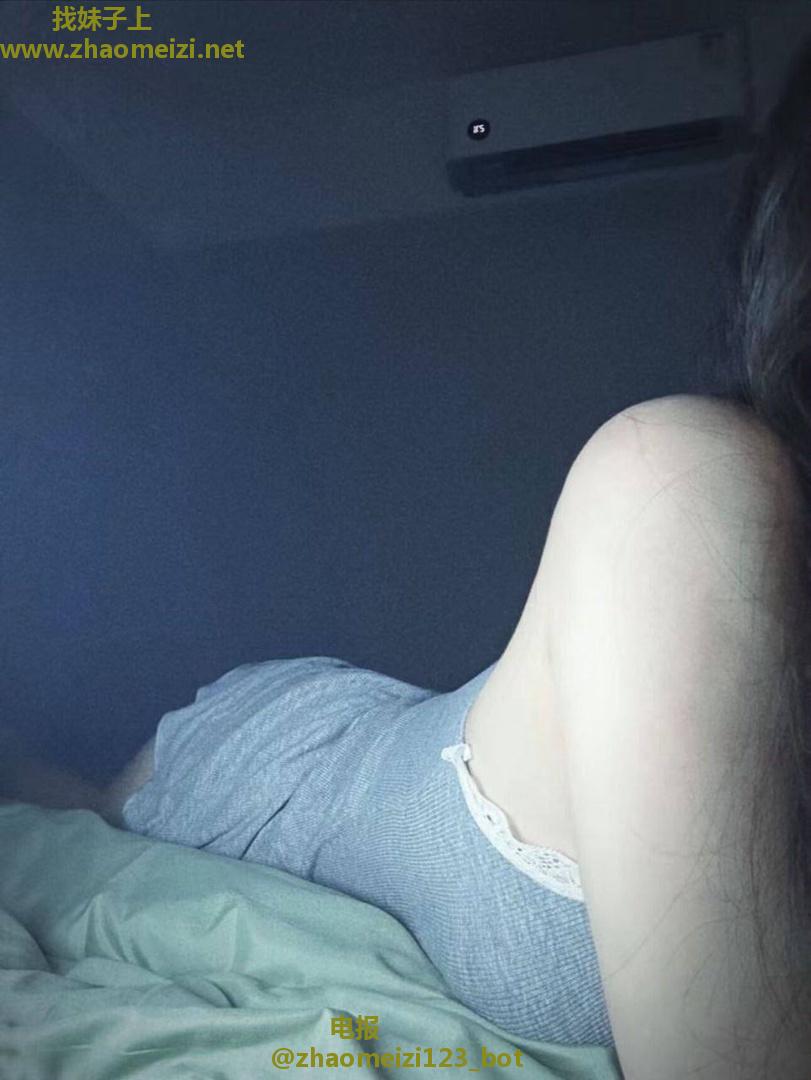 美鲍小姐姐下面紧服务好