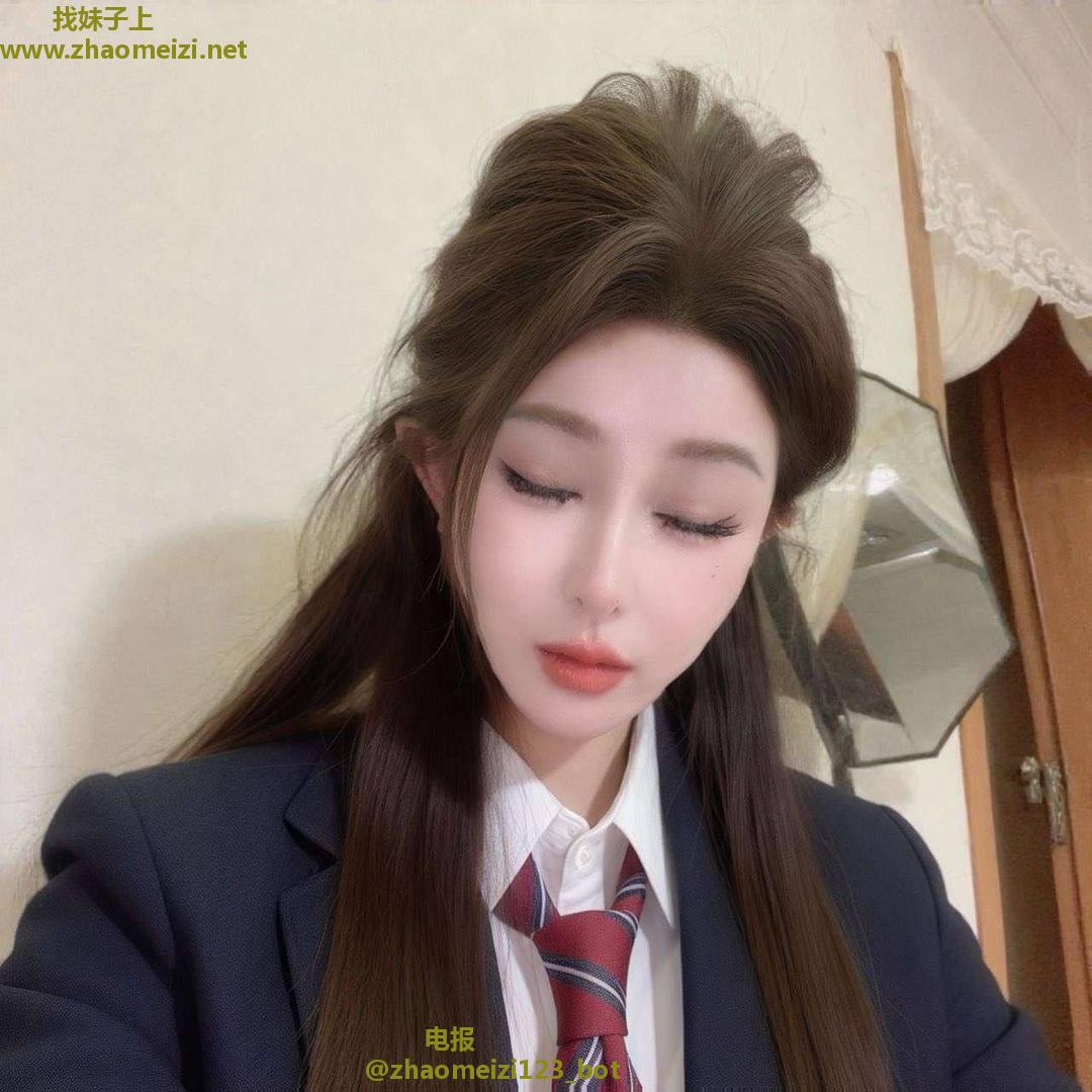 可爱反差长腿白嫩学姐