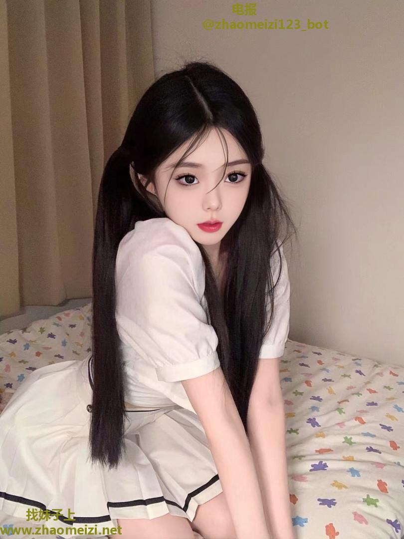 白嫩馒头b颜值高女高