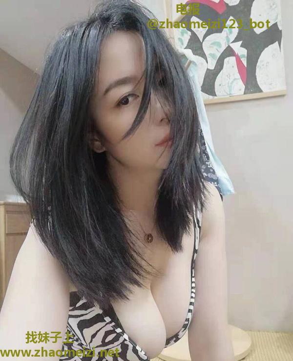 丰满高挑小少妇