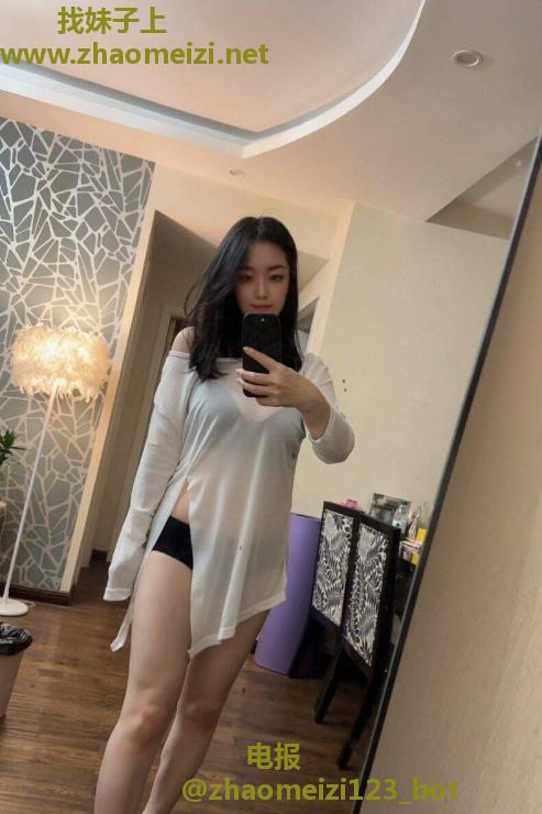 丰满高挑小少妇