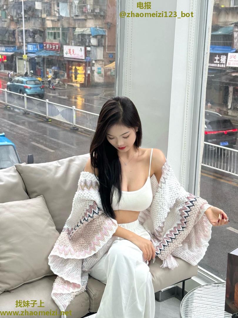 郑州风骚御姐三点粉嫩
