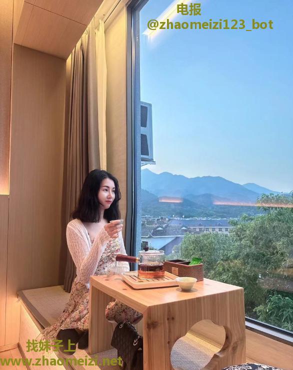 禅城白皙美女