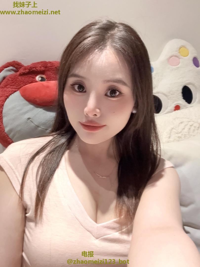 奶大粉红，性感熟女
