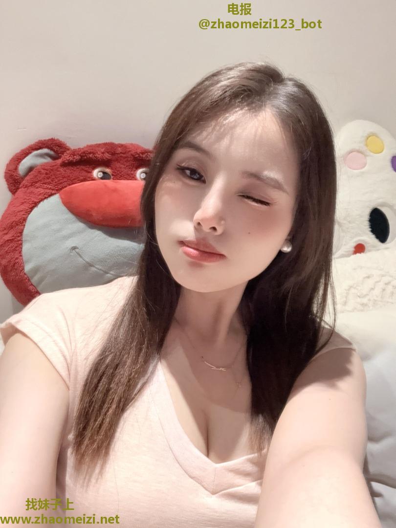 奶大粉红，性感熟女
