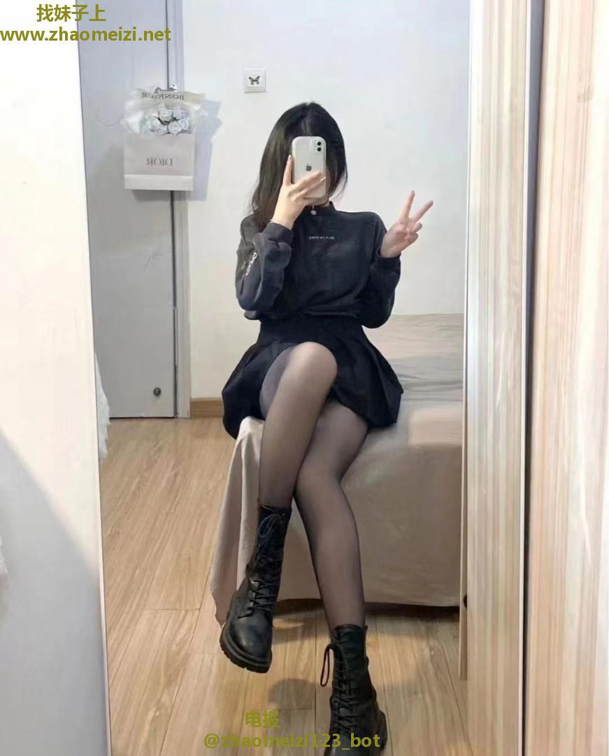 任城年轻娇小的小姐姐