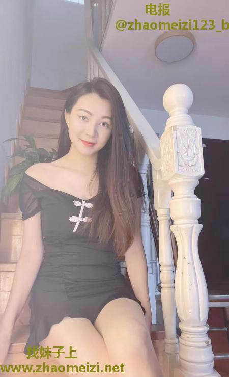 黑丝性感少妇小可乐