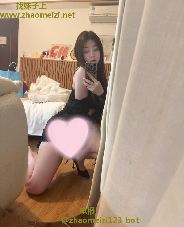 翘臀美腿小骚B