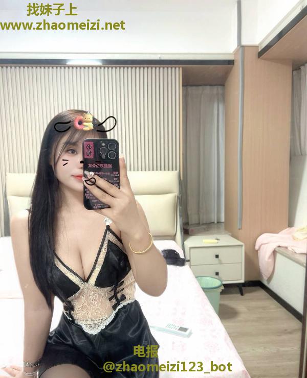 貌白丰满邻家小妹