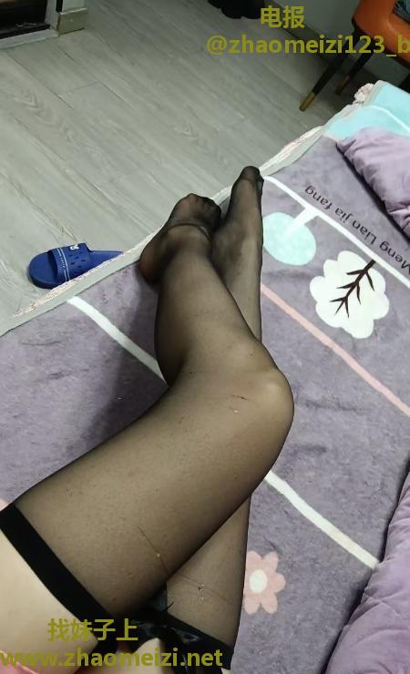 长腿黑丝熟女