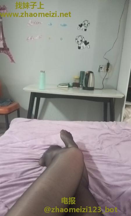 长腿黑丝熟女