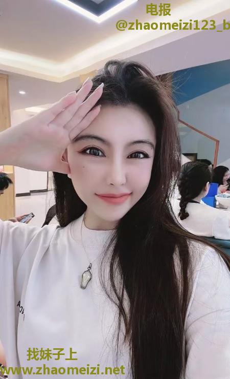 胸大腰细健身小少妇