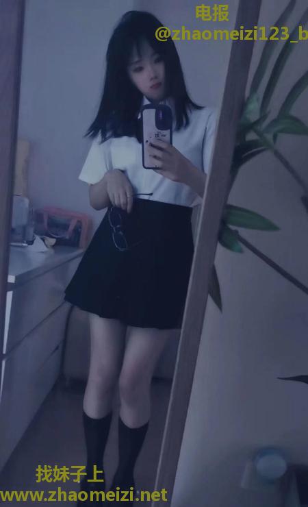 眼镜妹萌萌