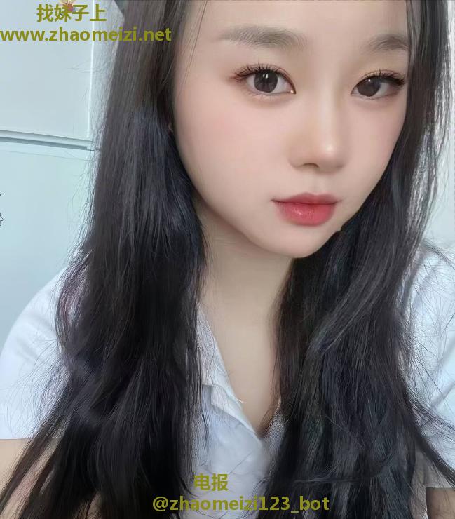 18岁微胖嫩妹