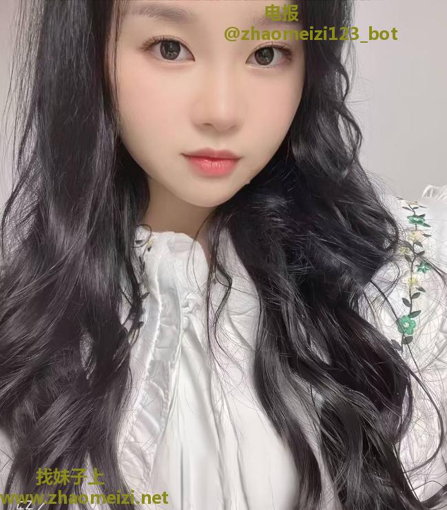 18岁微胖嫩妹