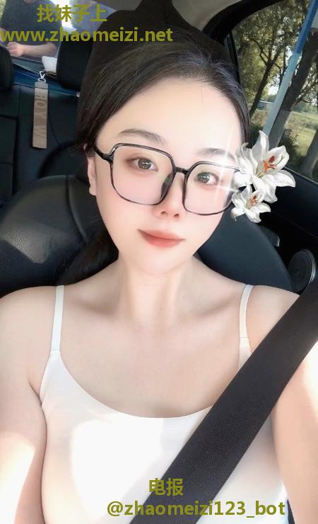 园区白嫩妹子