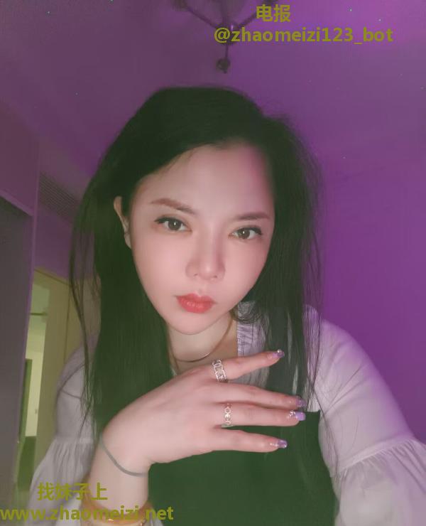 武侯个人制服少妇雅雅