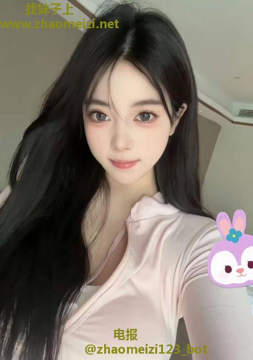 高颜值蜜桃臀思思