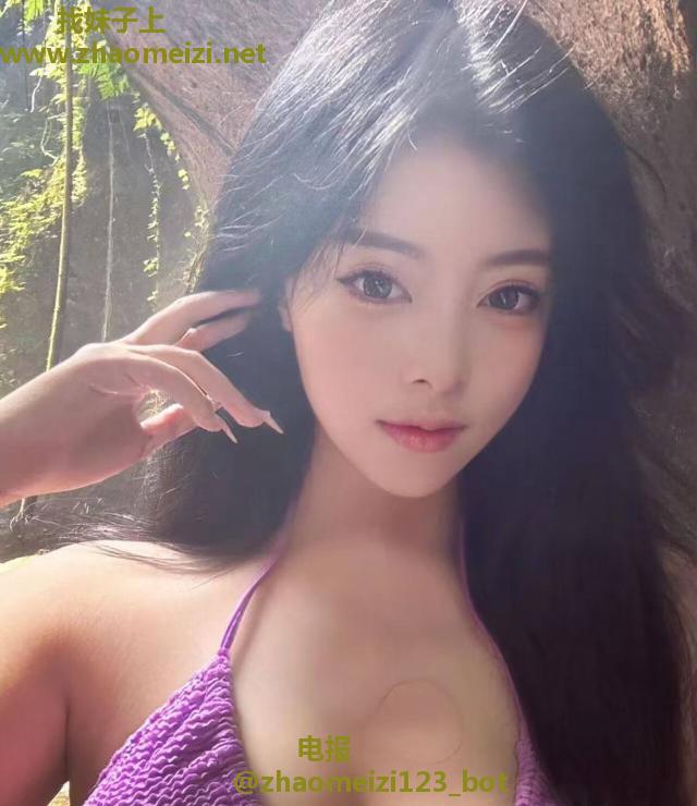 高颜值蜜桃臀思思