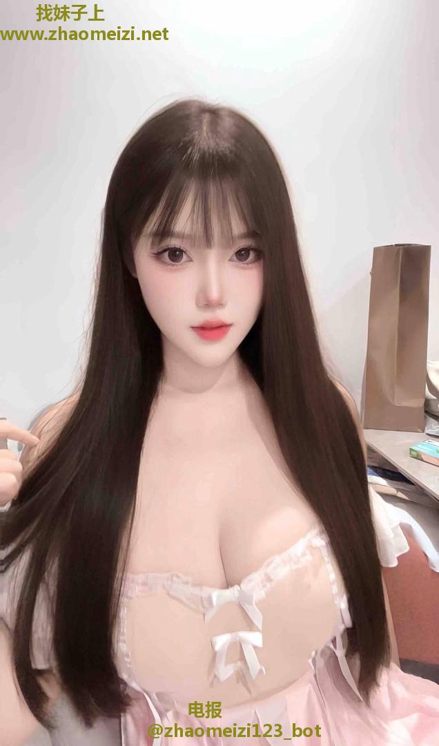 白嫩光滑巨乳轩轩