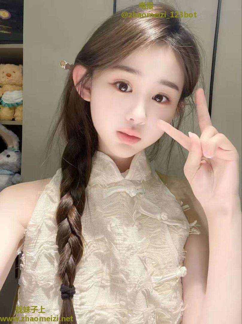 邻家白嫩性感小妹