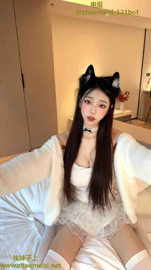 长腿白丝粉嫩小妹