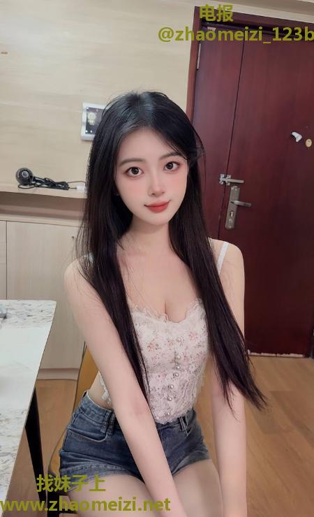 清纯俏皮颜值嫩妹