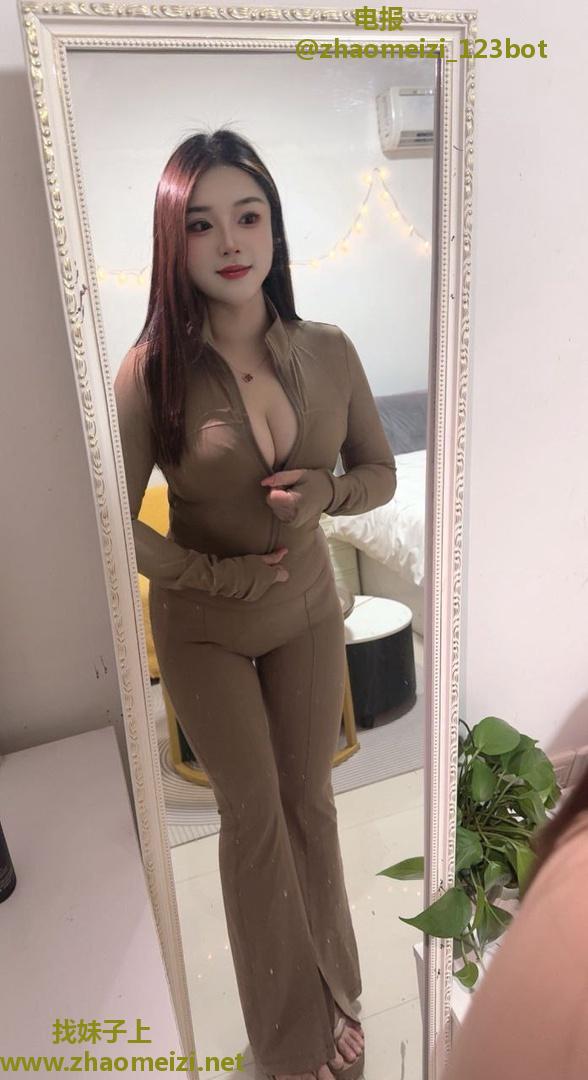 小店微胖巨乳少妇