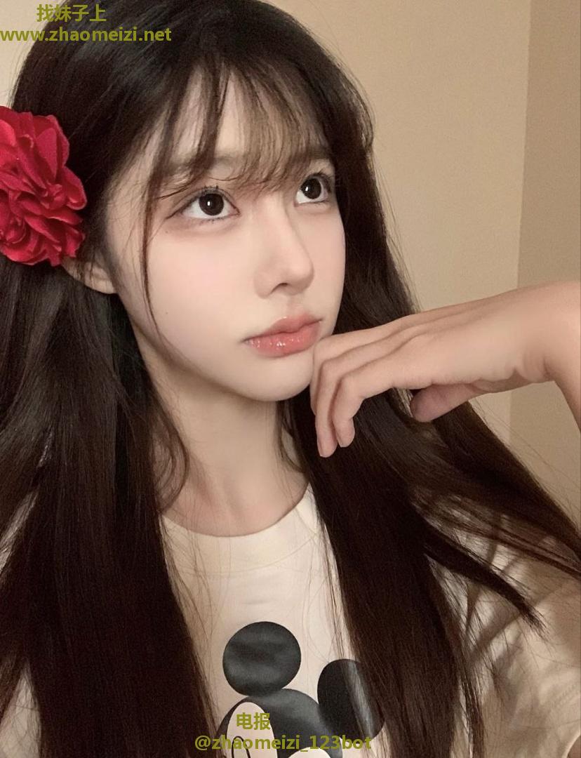 可爱水嫩小妹