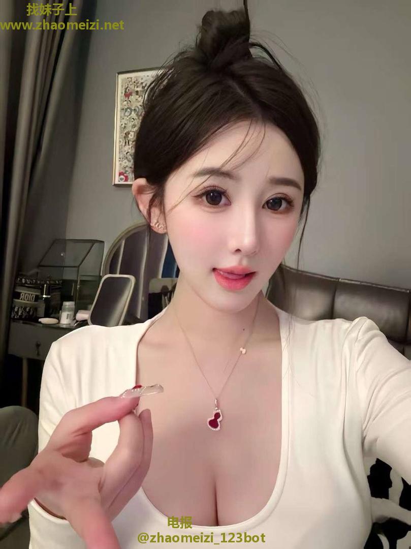 白嫩光滑诱人御姐