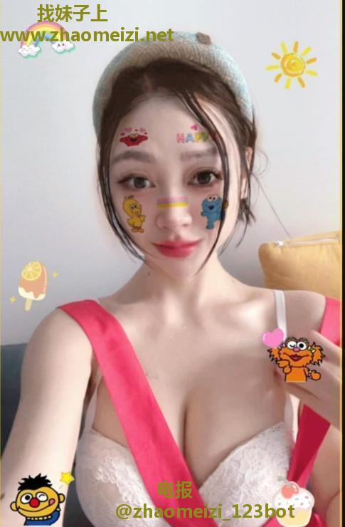 制服诱惑小静儿