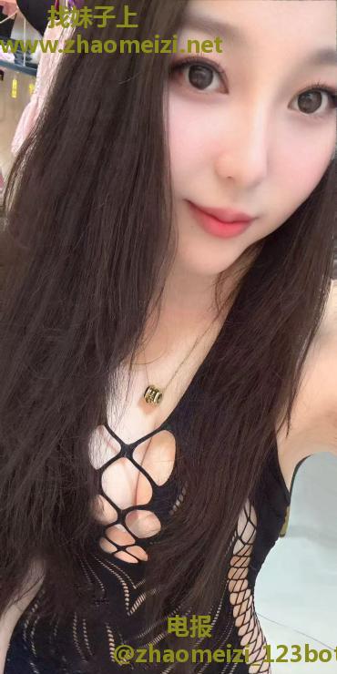 丰满圆臀骚货