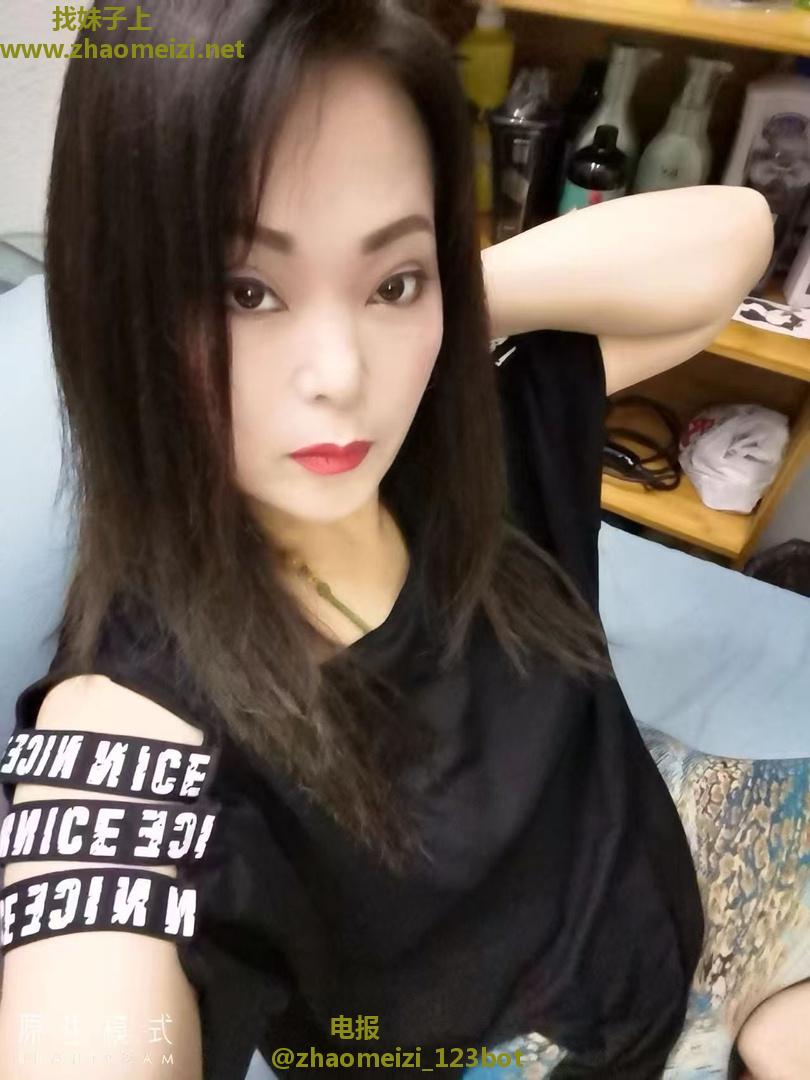 翘臀大波美少妇