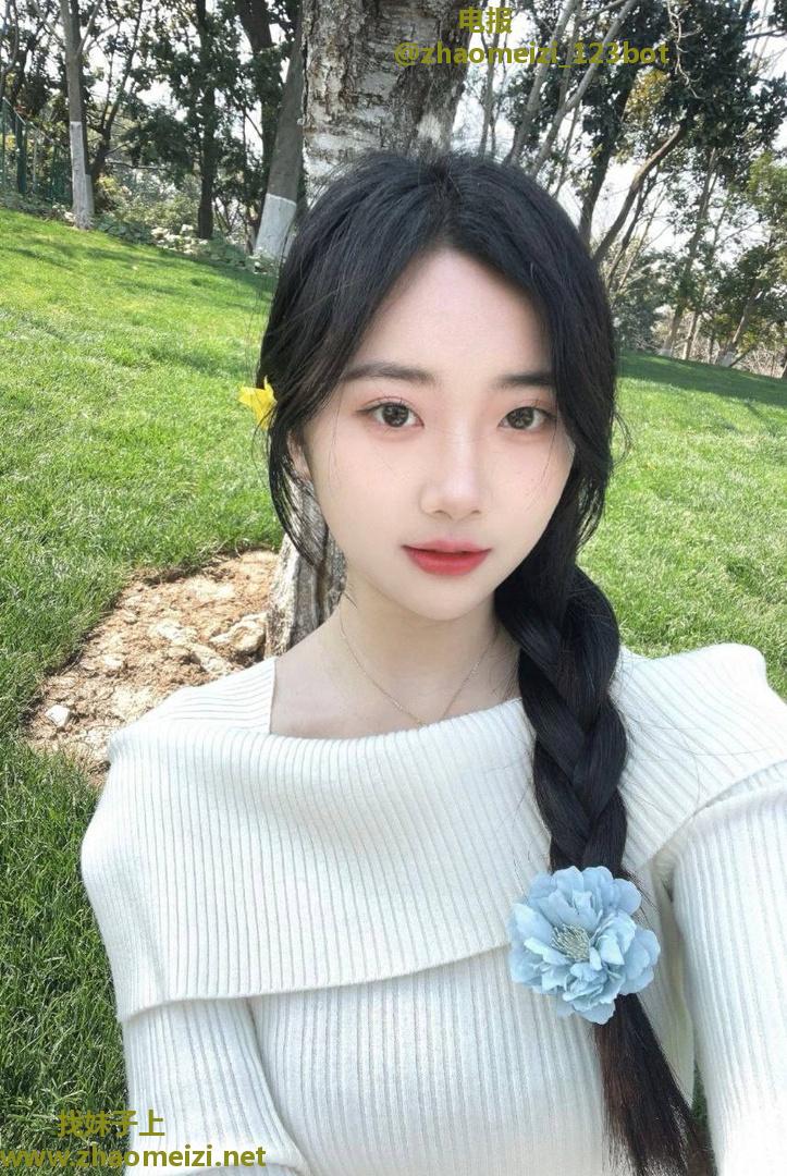 白嫩光滑小妹