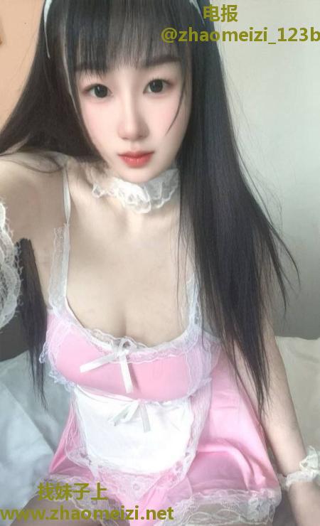 白嫩骚小姐姐