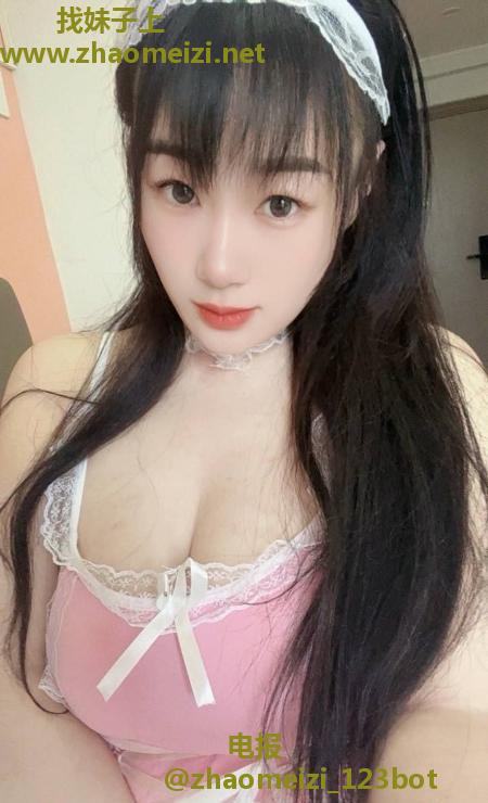 白嫩骚小姐姐