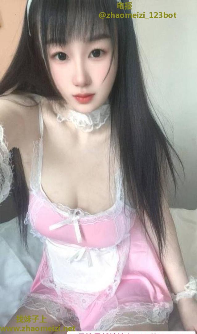 白嫩骚小姐姐