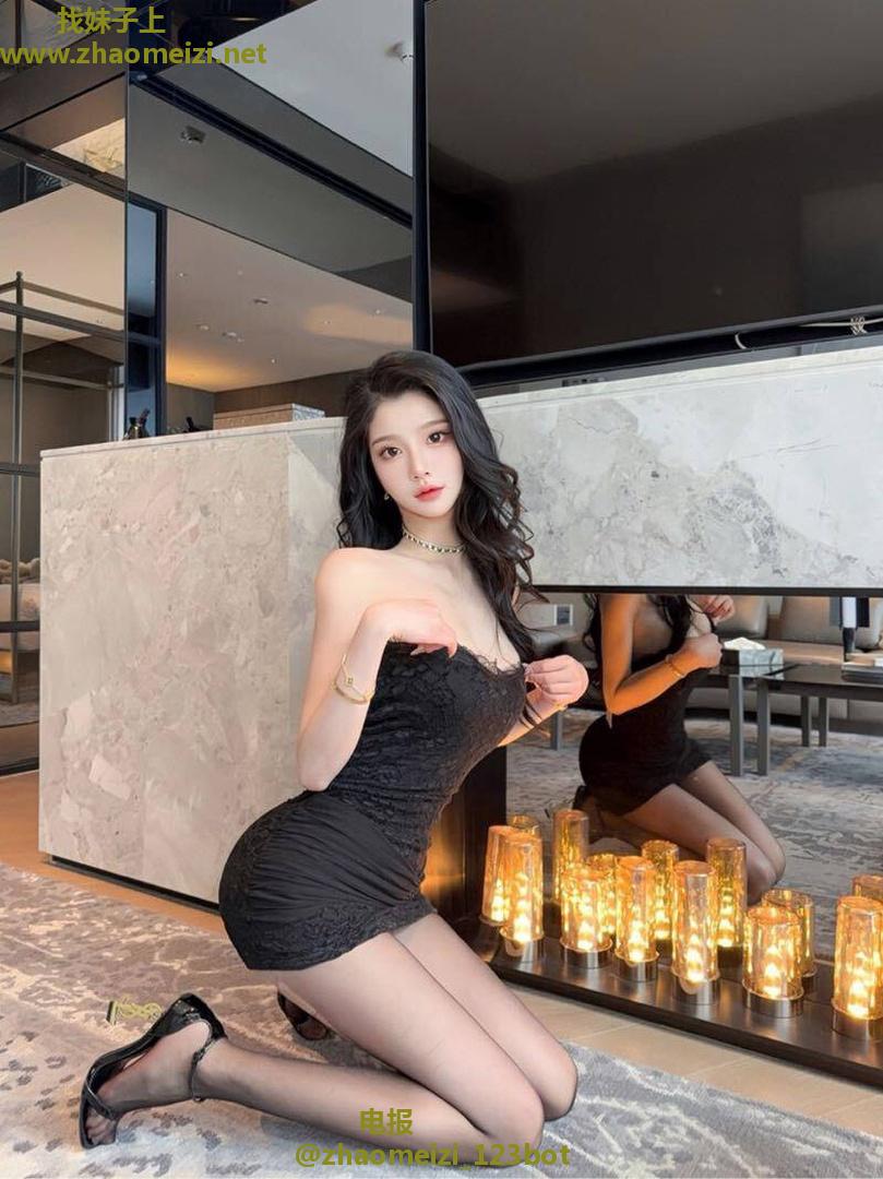 长腿黑丝诱人美鲍姐姐