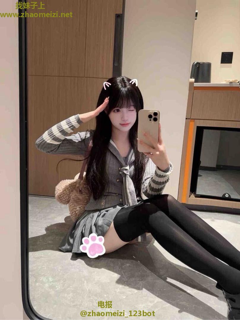 小巧黑丝湿妹