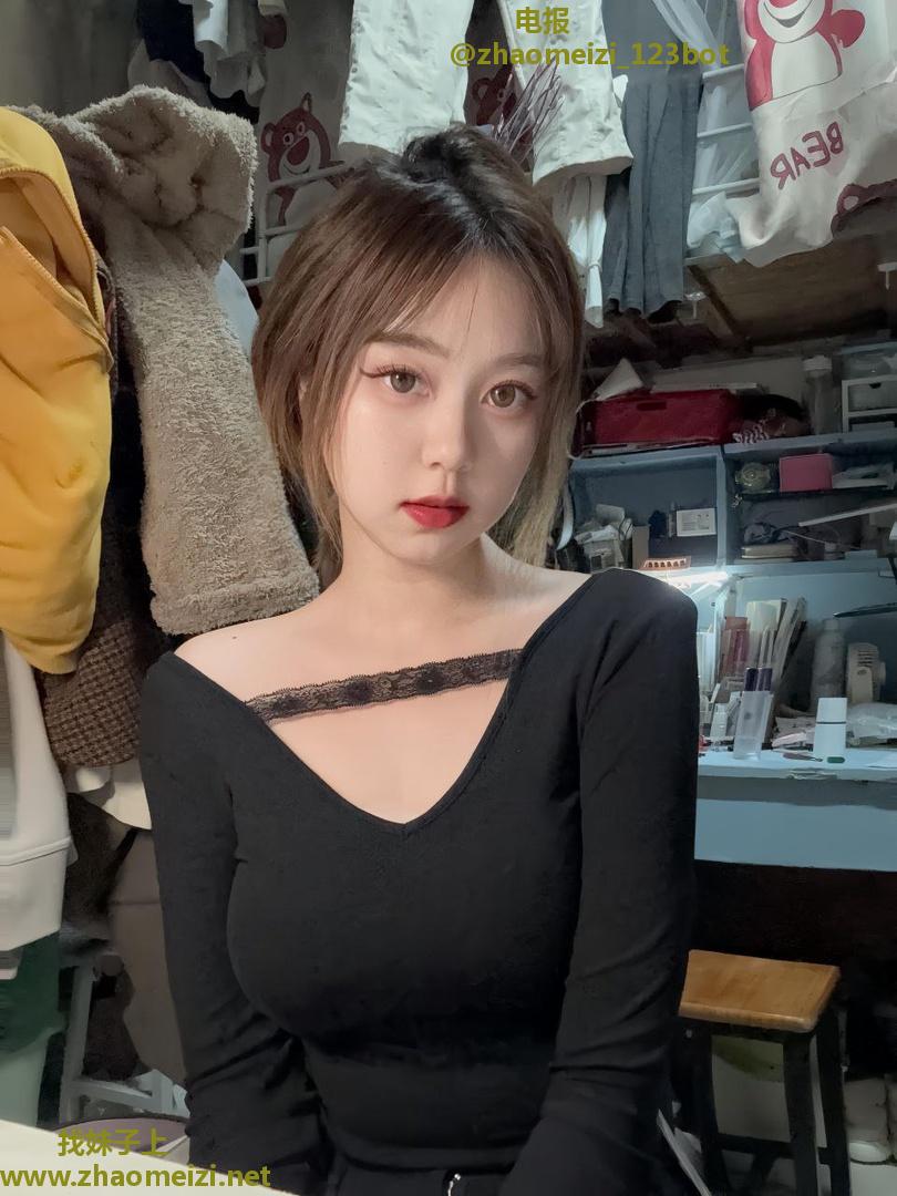 刚毕业多汁美鲍女大