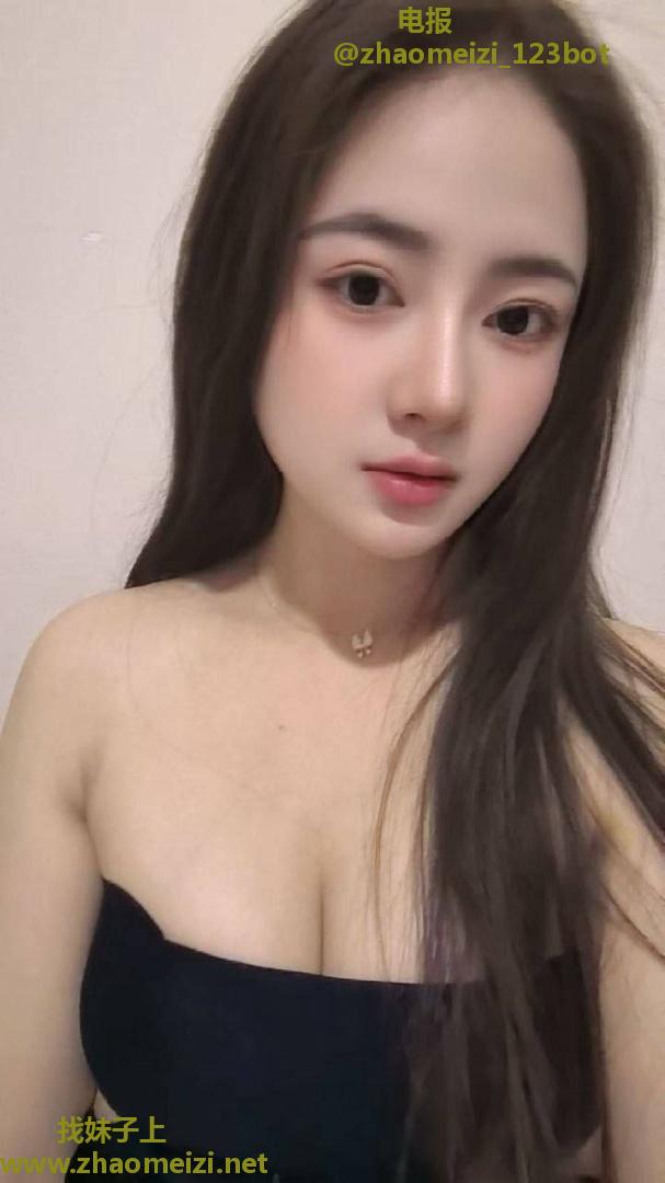丰满翘臀美鲍少妇