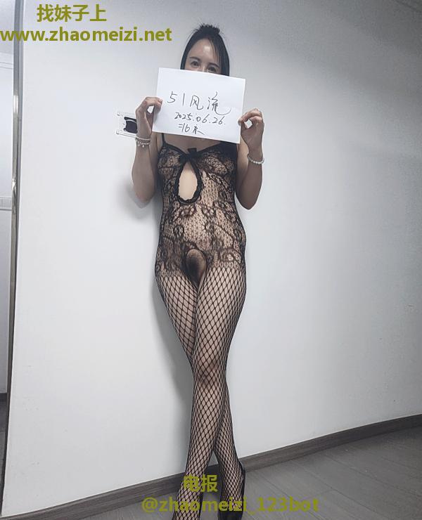 气质黑丝腿精妹子