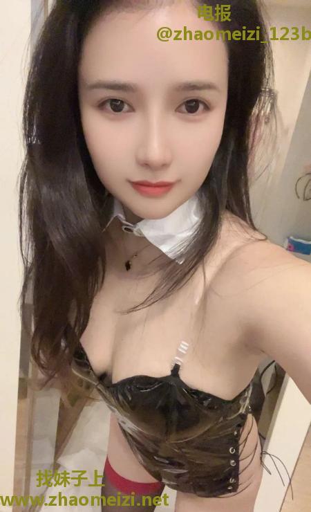 金牛性感眼镜少妇小玉